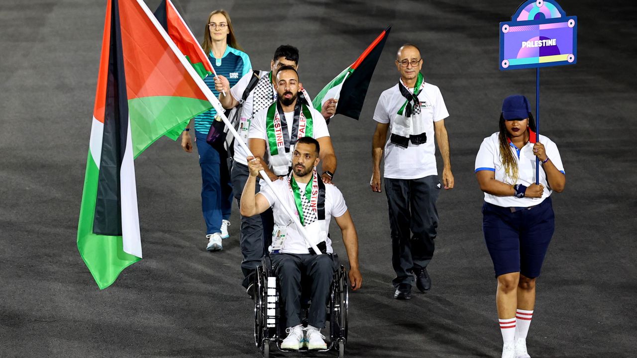 Paris 2024 Paralympics - Opening Ceremony - Paris, France - August 28, 2024 Fadi J S Aldeeb of Palestine leads their contingent during the opening ceremony REUTERS/Umit Bektas