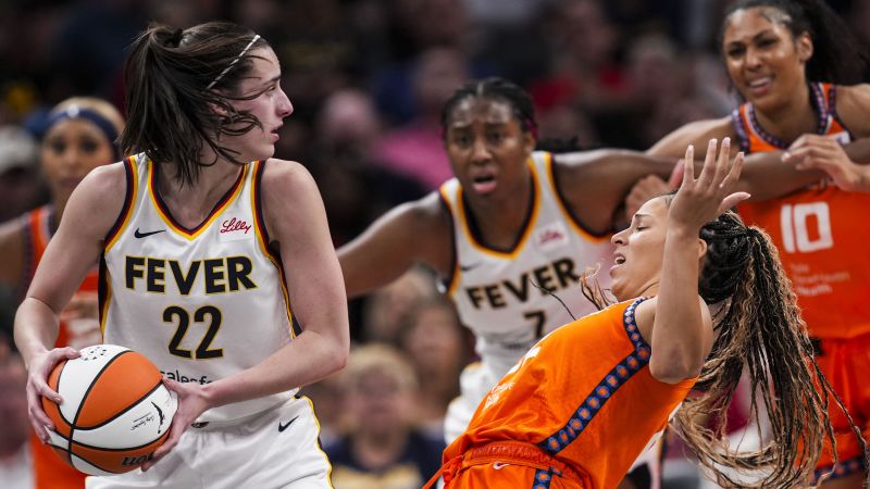 Caitlin Clark makes WNBA rookie history again in Indiana Fever win over  Connecticut Sun | CNN