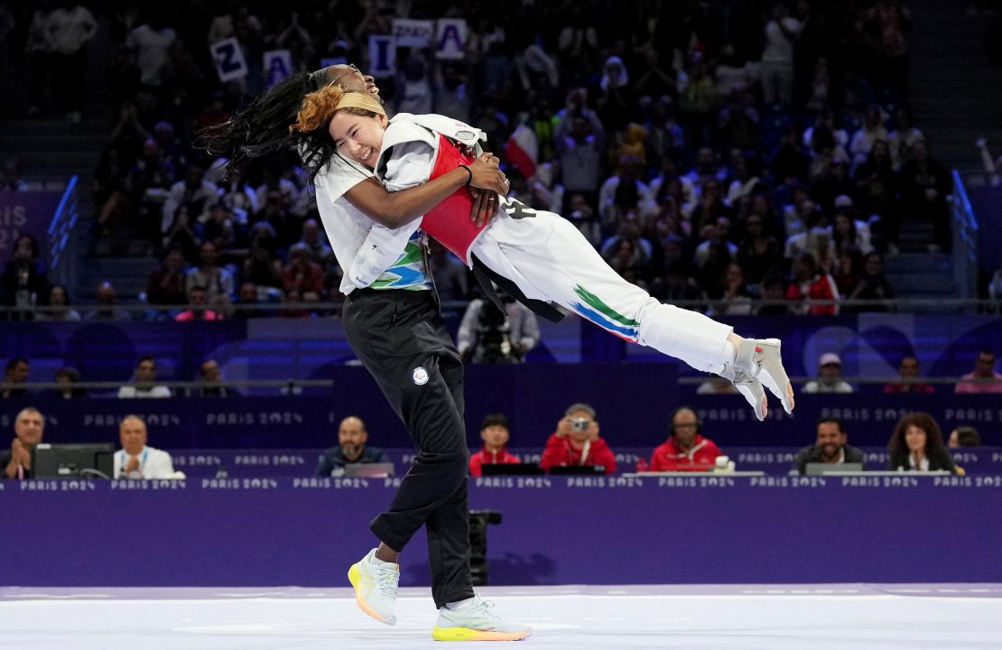 Paris 2024 Paralympics - Taekwondo - Women K44 -47kg Bronze Medal Contest - Grand Palais, Paris, France - August 29, 2024 Zakia Khudadadi of Refugee Paralympic Team celebrates with her trainer after being declared winner following the withdrawal of Naoual Laarif of Morocco. REUTERS/Maja Smiejkowska TPX IMAGES OF THE DAY