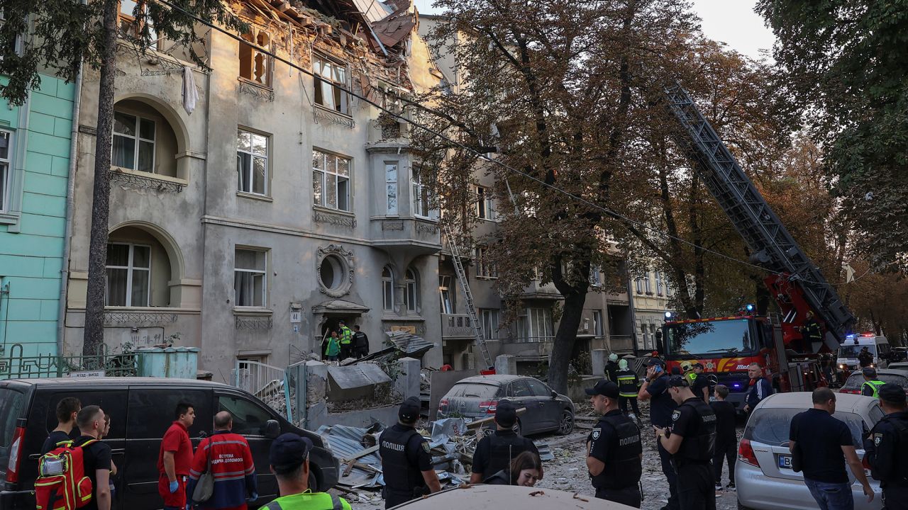 Police officers and emergency workers stand in front of a residential building damaged during a Russian drone and missile strike, amid Russia's attack on Ukraine, in Lviv, Ukraine September 4, 2024. REUTERS/Roman Baluk