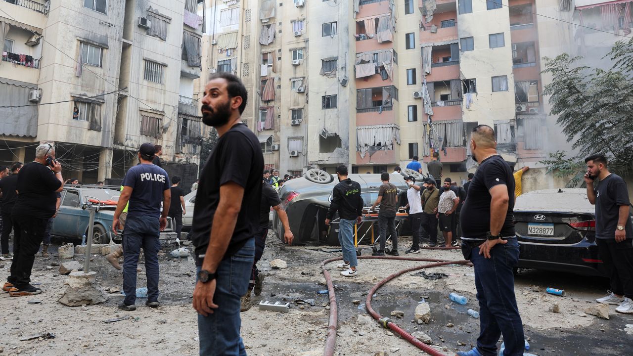 People inspect the site of an Israeli strike in the southern suburbs of Beirut, Lebanon, September 20, 2024. REUTERS/Mohamed Azakir