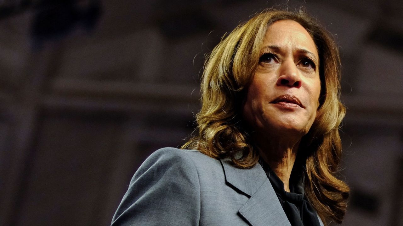 Democratic presidential nominee and U.S. Vice President Kamala Harris looks on during a campaign event in Madison, Wisconsin, U.S., September 20, 2024.  REUTERS/Jim Vondruska
