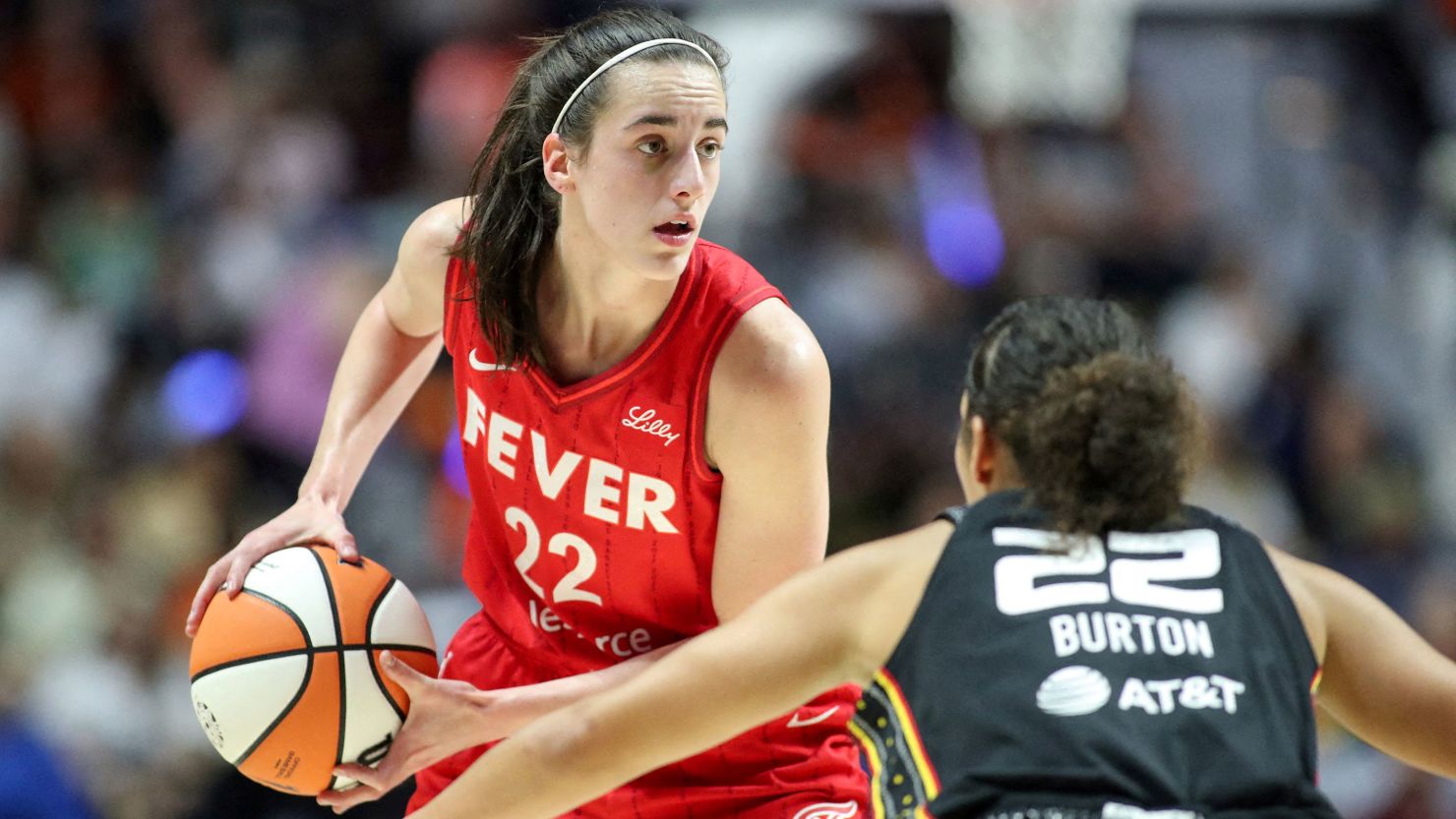 Caitlin Clark caps remarkable season with near unanimous WNBA Rookie of the  Year honor | CNN