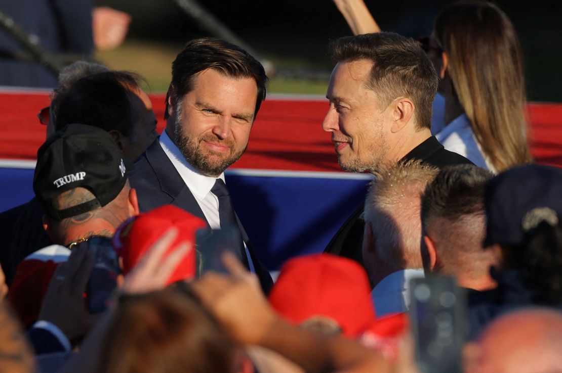 En ese momento, fue el senador Elon Musk, CEO de JD Vance y Tesla y propietario de X, asistirá a una concentración de Trump el 5 de octubre de 2024 en el intento de asesinato de julio contra Trump en Butler, Pensilvania.