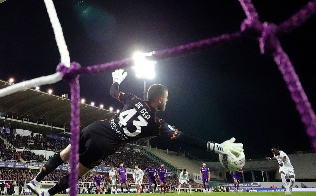 De Gea saves Abraham's penalty.