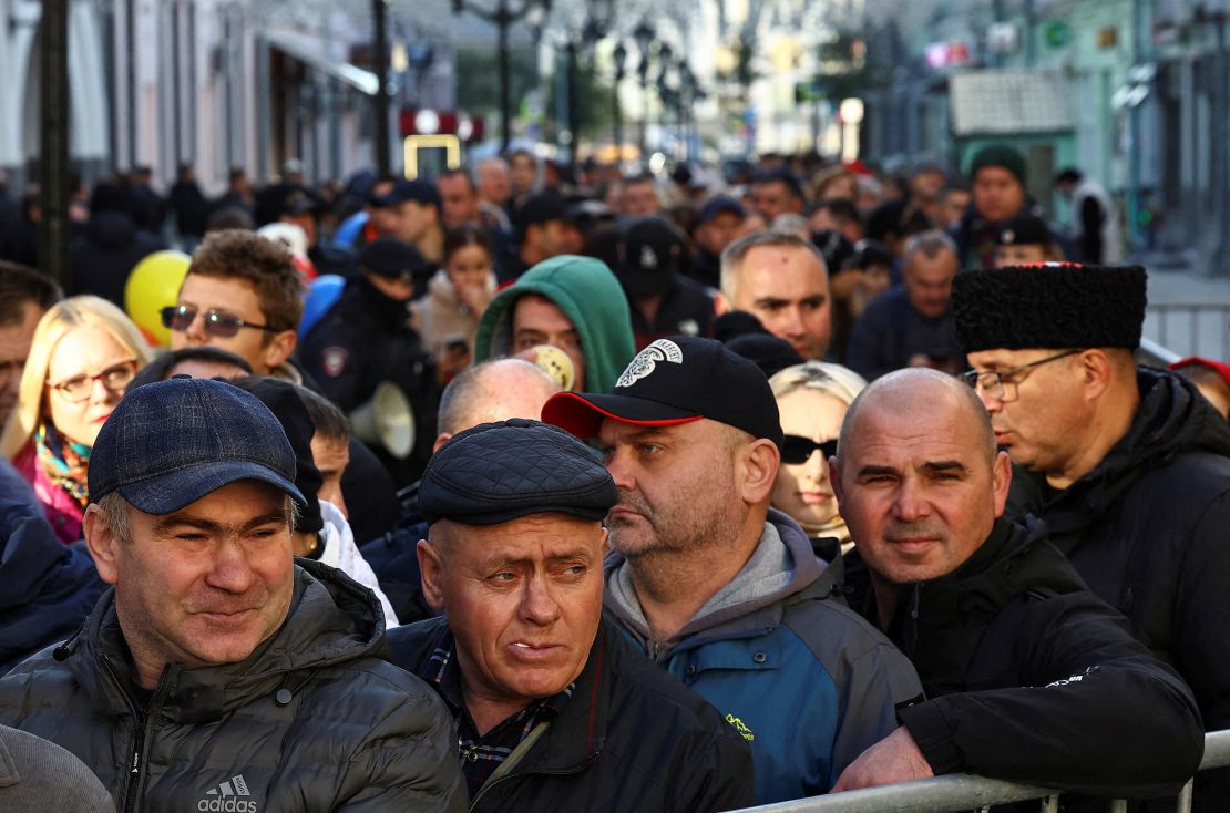 People queue outside the polling station at Moldova's embassy in Moscow, Russia, October 20, 2024.