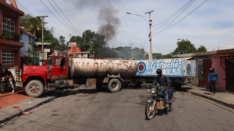 https://media.cnn.com/api/v1/images/stellar/prod/2024-10-21t021312z-417983413-rc2boaaqn3k4-rtrmadp-3-haiti-violence.jpg?c=16x9&q=w_800,c_fill