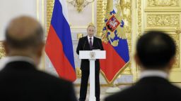 El presidente ruso, Vladímir Putin, pronuncia un discurso durante la ceremonia de recepción de credenciales diplomáticas de los embajadores extranjeros recién nombrados en el Gran Palacio del Kremlin en Moscú, el 5 de noviembre de 2024.