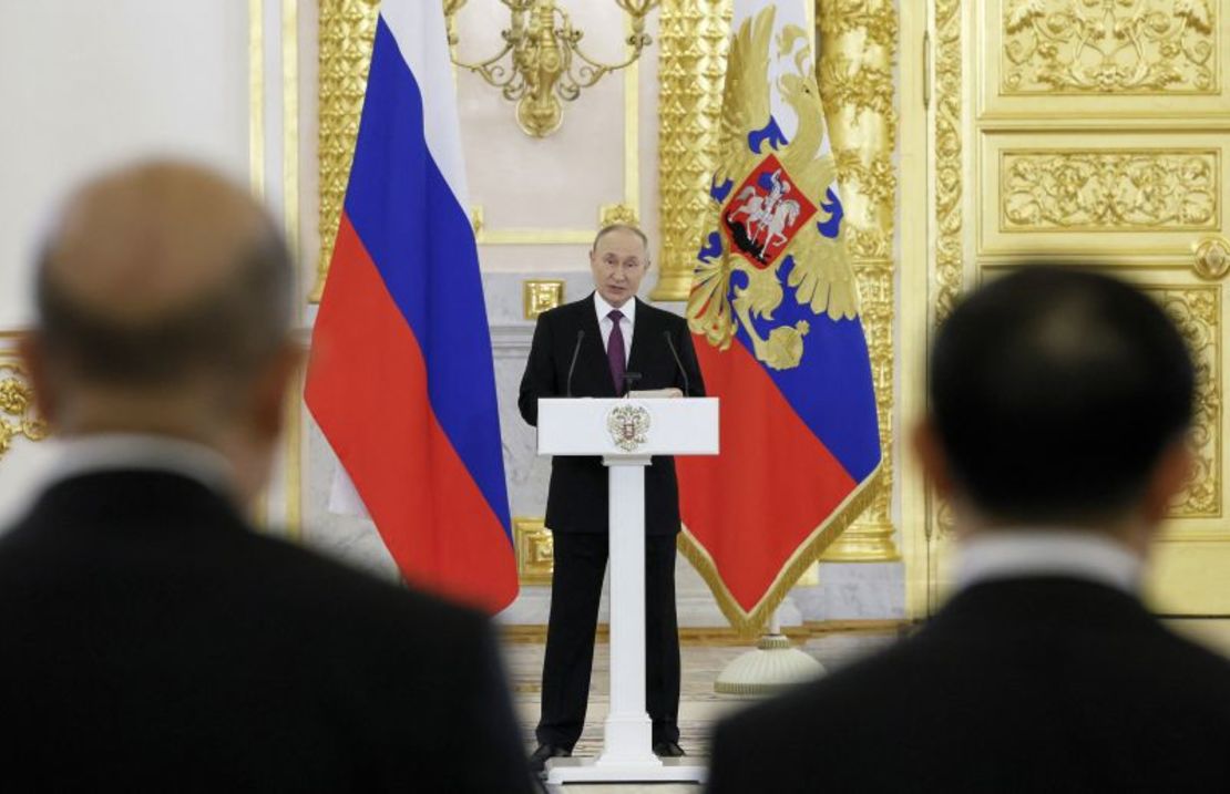 El presidente de Rusia, Vladimir Putin, pronuncia un discurso durante la ceremonia de recepción de credenciales diplomáticas de los embajadores extranjeros recién nombrados en el Gran Palacio del Kremlin en Moscú, el 5 de noviembre de 2024.