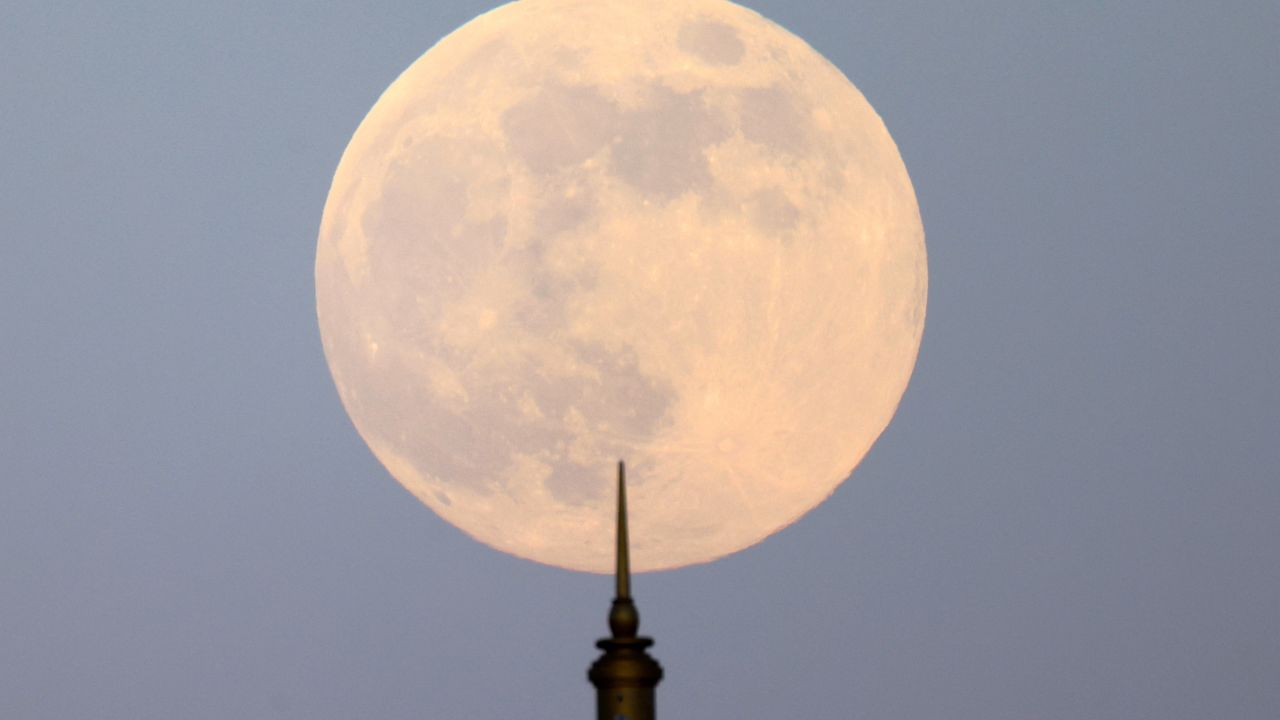 Supermoon of 2024, dubbed "Beaver Moon", rises in Cairo