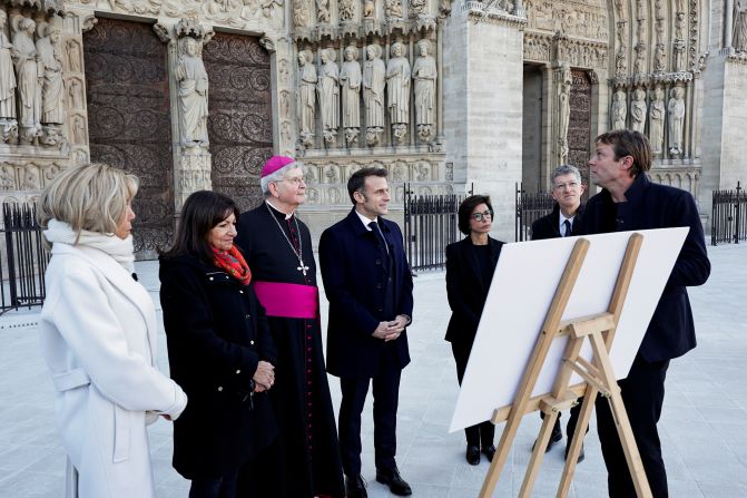 Macron’s first stop on his seventh and final site visit of the refurbished Notre Dame cathedral is the forecourt outside the cathedral. Restoration work here is not yet finished as the surrounding area redevelopment is not due to start until next year, finishing in 2030.