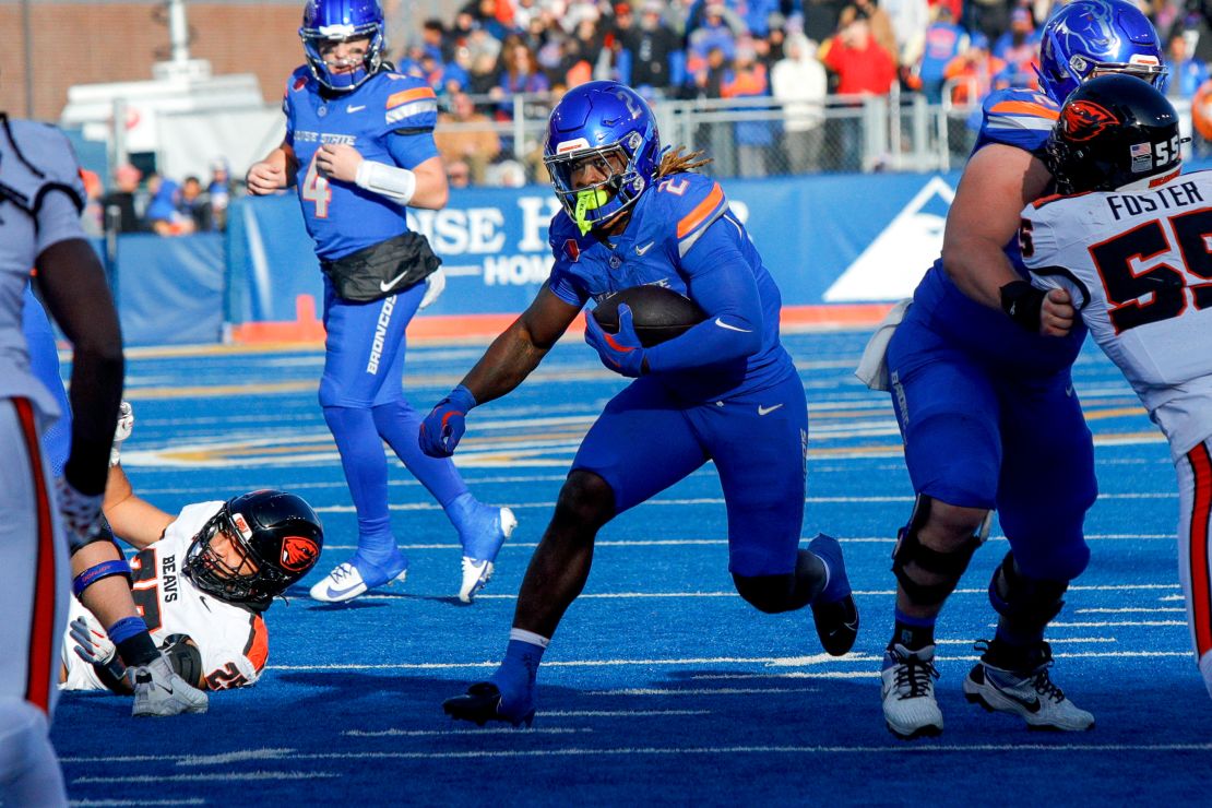 Jeanty carries the ball during the first half against the Oregon State Beavers at Albertsons Stadium.