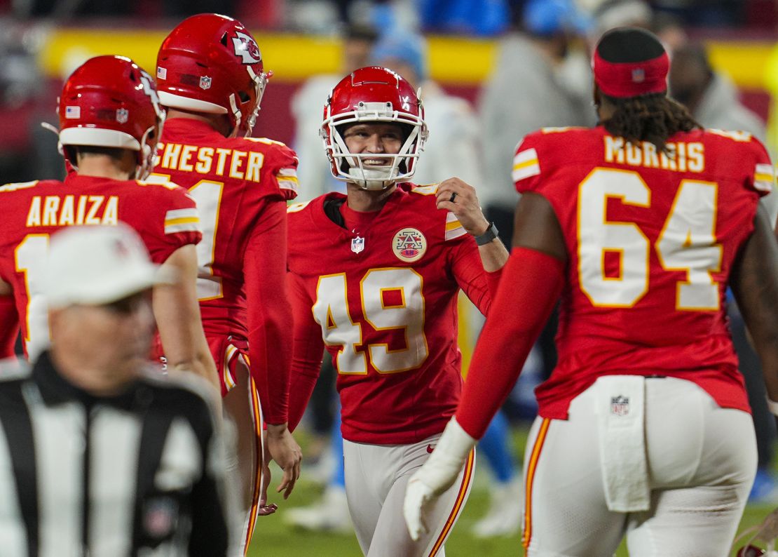 Wright (No. 49) kicked the game-winning field goal to beat the Chargers.