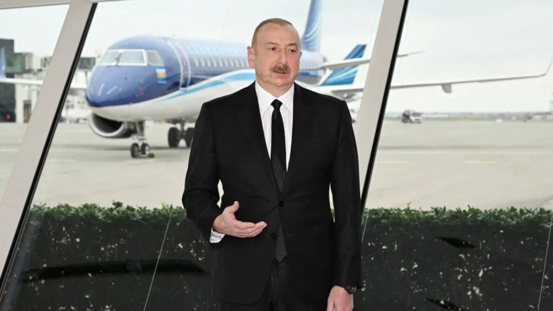 El presidente de Azerbaiyán, Ilham Aliyev, en el Aeropuerto Internacional Heydar Aliyev, cerca de Bakú, Azerbaiyán, el 29 de diciembre.