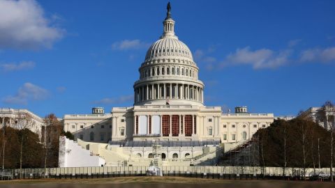 Vista general de los preparativos en marcha para la próxima toma de posesión presidencial del presidente electo de Estados Unidos, Donald Trump, en el edificio del Capitolio de Estados Unidos en Washington.