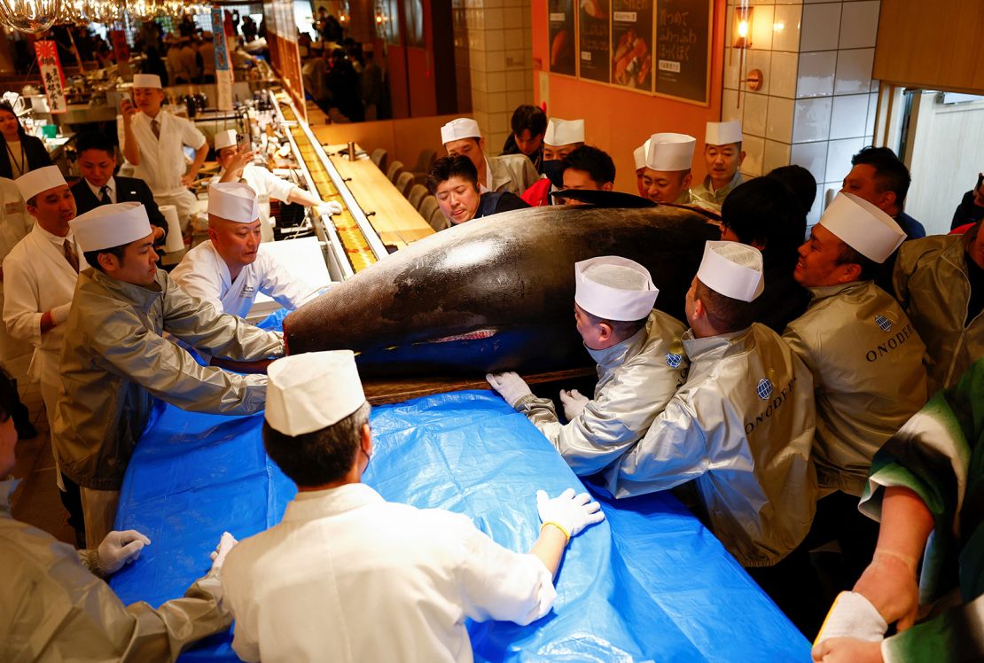 A 276-kilogram bluefin tuna that was auctioned for 207 million Japanese yen (about 1.3 million U.S. dollars) is carried into an Onodera sushi restaurant.