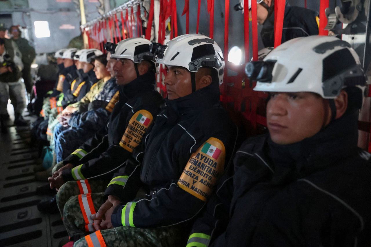 2025-01-11t183111z-384529241-rc2p7ca6a1qw-rtrmadp-3-california-wildfires-mexico.jpg?c=original&q=w_1280,c_fill