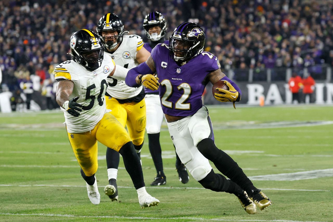 Baltimore Ravens running back Derrick Henry evades Pittsburgh defense in the second quarter.