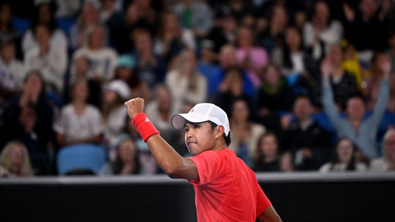 American teenager Learner Tien stuns Daniil Medvedev in nearly 3 a.m. finish at the Australian Open