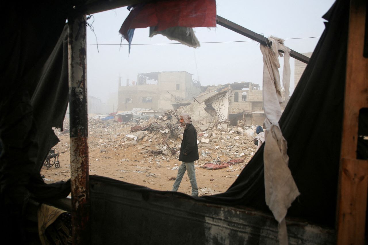 A Palestinian man inspects the damage to a tent for displaced people, after an Israeli airstrike, amid the conflict between Israel and Hamas, in Khan Younis, southern Gaza Strip, January 17, 2025. REUTERS/Hatem Khaled TPX IMAGES OF THE DAY