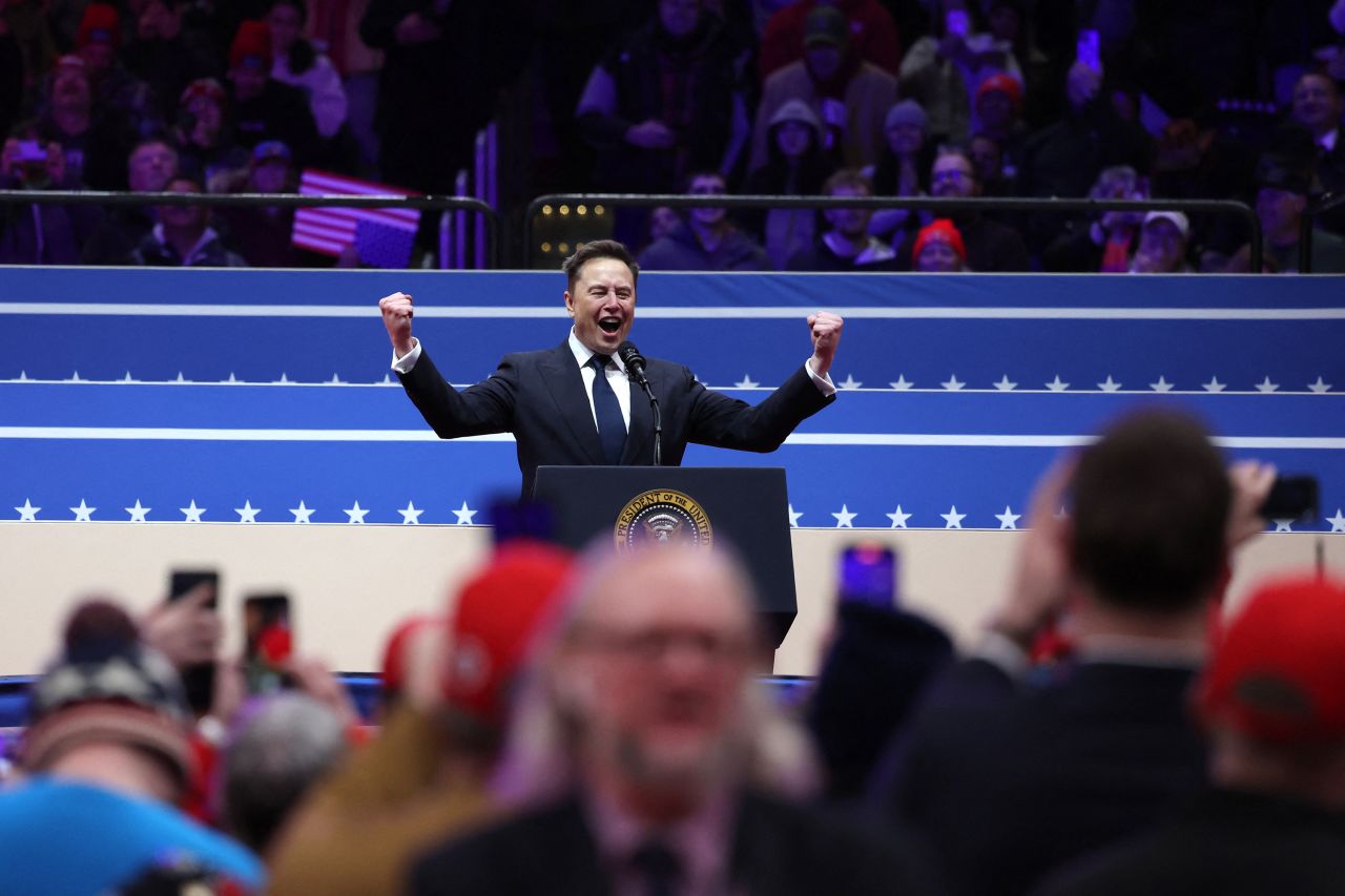 Elon Musk habla en el Capital One Arena en Washington el lunes