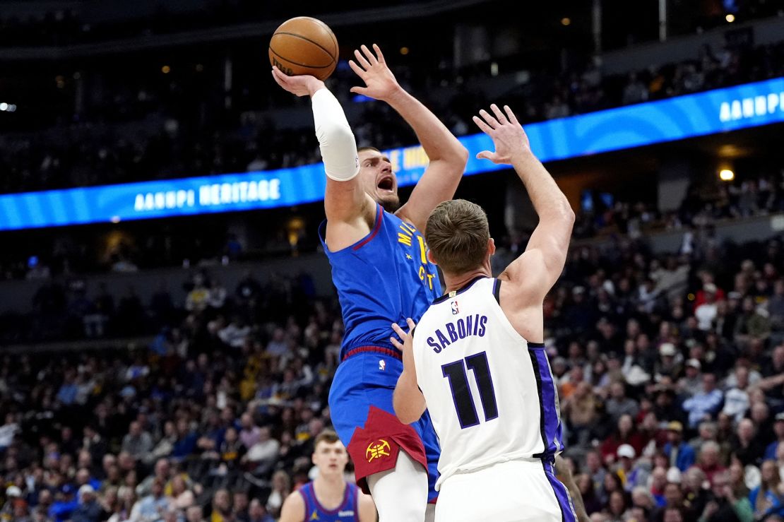 Jokić shoots over Domanta's Sabonis in the first quarter.