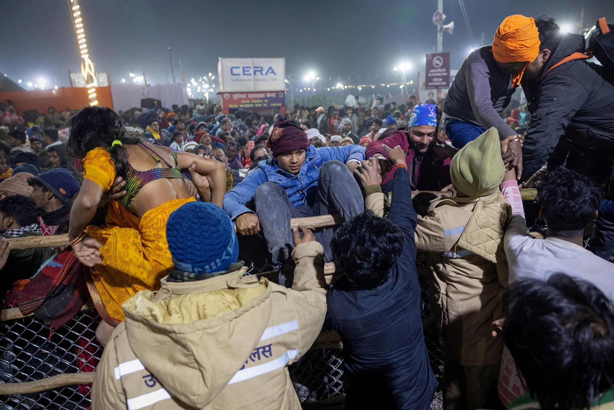 Сүсэгтэн олон <a href="https://www.cnn.com/2025/01/28/india/crowd-crush-kumbh-mela-india-intl-latam-hnk/index.html"-ийн дараа хаалт давж гаталж байна. Хоёр дахь Шахи Снаны өдөр буюу 1-р сарын 29-ний хааны ванны өдөр >үхлийн аюулт мөргөлдөөн</a>.