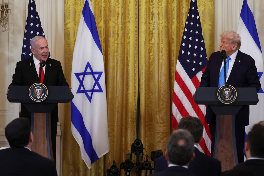 O presidente dos EUA, Donald Trump, e o primeiro -ministro israelense Benjamin Netanyahu realizam uma conferência de imprensa conjunta na sala leste da Casa Branca em Washington, DC, 4 de fevereiro de 2025.