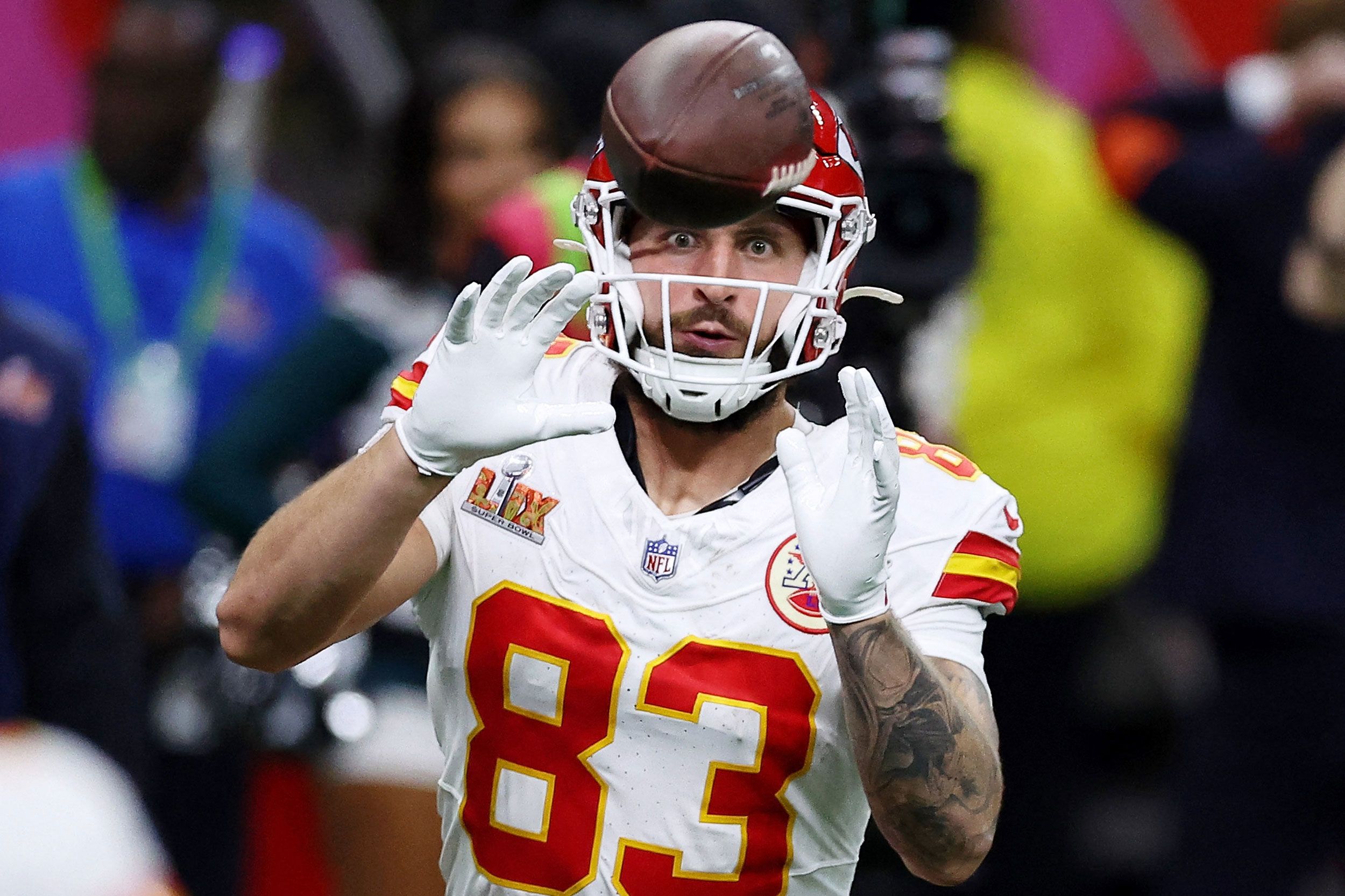 Chiefs tight end Noah Gray makes a catch during the first half.