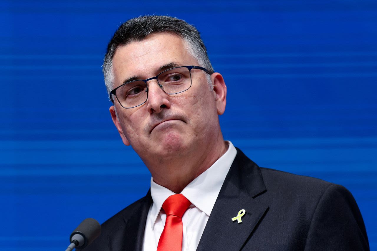 El ministro israelí de Asuntos Exteriores, Gideon Sa'ar, asiste a una rueda de prensa en Bruselas, Bélgica, el 24 de febrero.