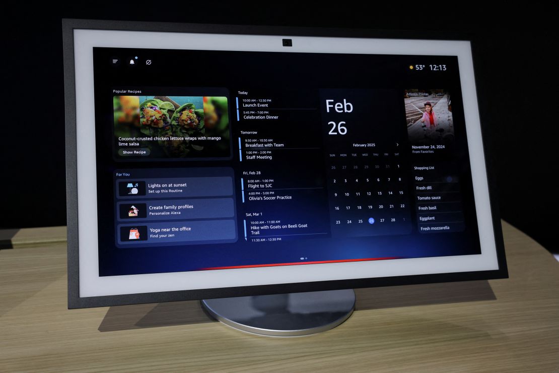 Een Amazon -apparaat wordt weergegeven op een Amazon Devices -lanceringsevenement in New York City op 26 februari 2025.