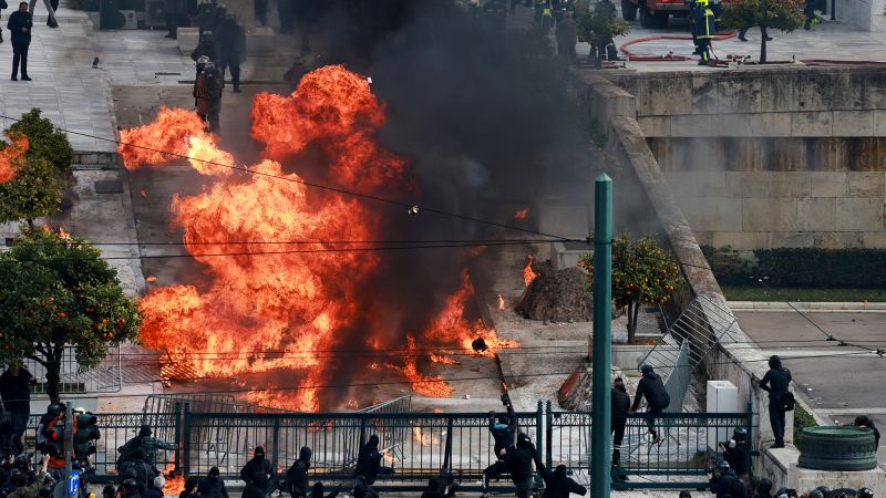 Greece rail crash protests: Hundreds of thousands rally across the country