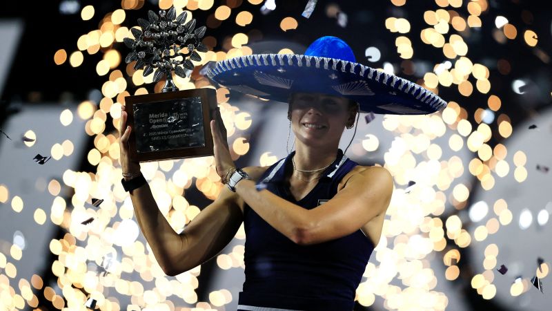 Emma Navarro: US tennis star joins exclusive club after winning flawless final 6-0, 6-0