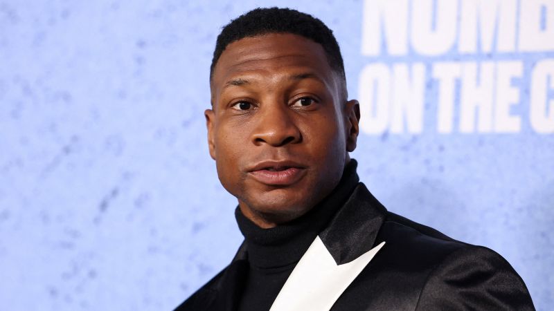 Списание Rolling Stone публикува по рано неиздадено аудио в което