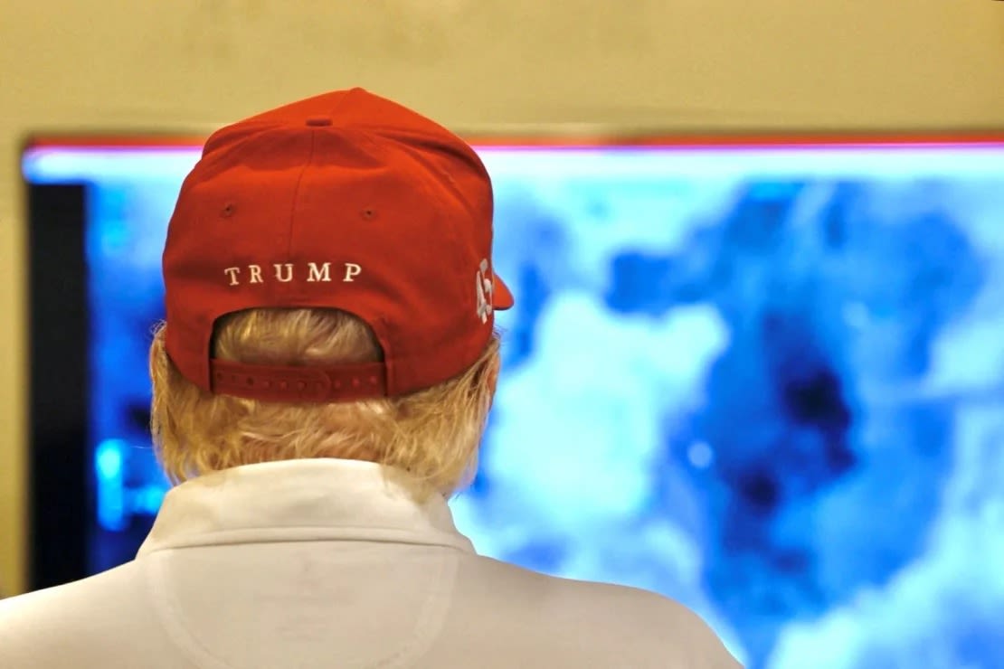 El presidente de Estados Unidos, Donald Trump, fotografiado mientras se lanzan ataques militares contra los hutíes de Yemen, alineados con Irán, el sábado.