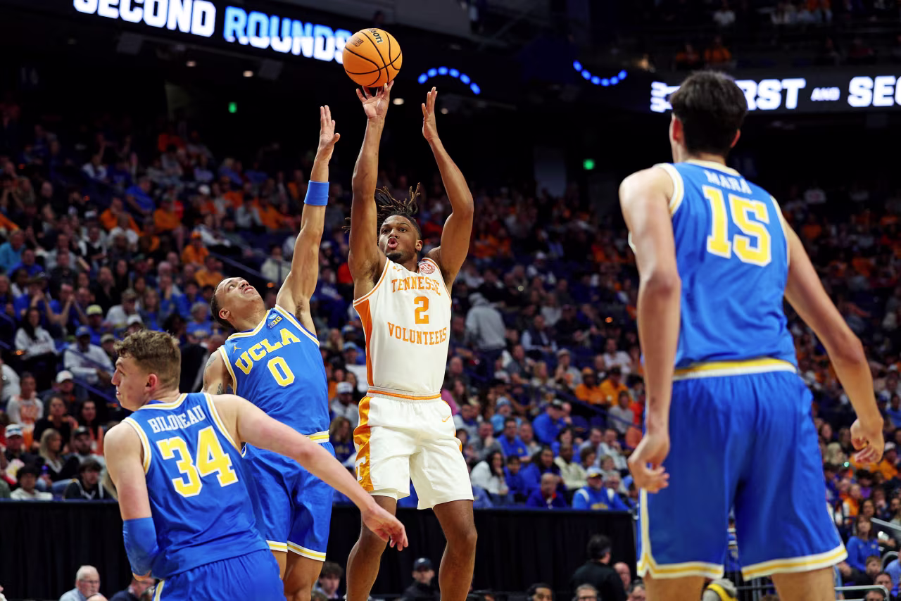 Tennessee guard Chaz Lanier shoots the ball against UCLA.