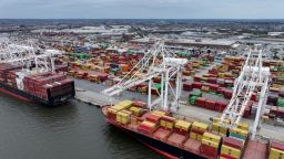 Barcos llenos de contenedores en el puerto de Baltimore, Maryland, el miércoles.