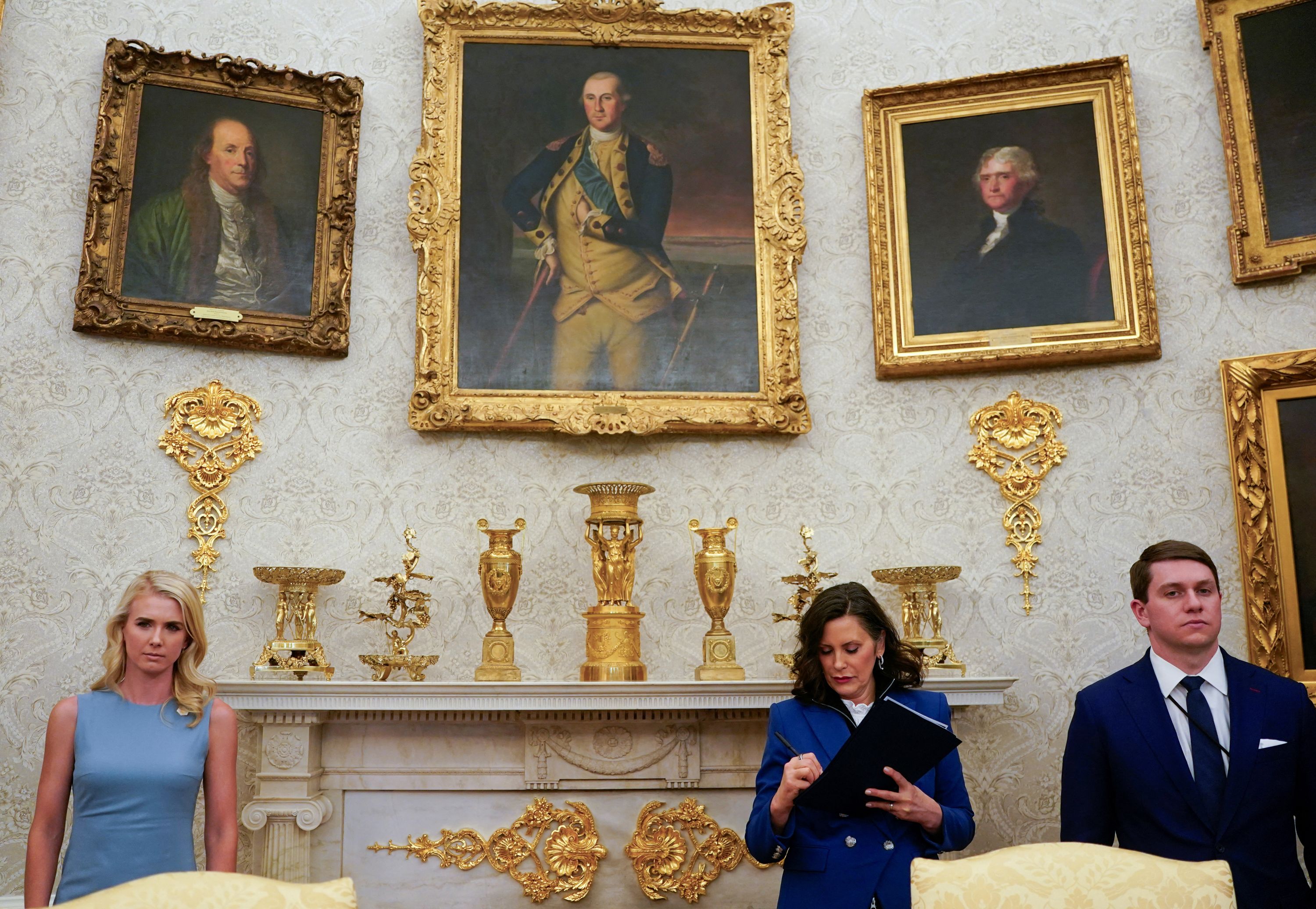 Gretchen Whitmer's unexpected Oval Office invite highlights balancing act  with Trump | CNN Politics