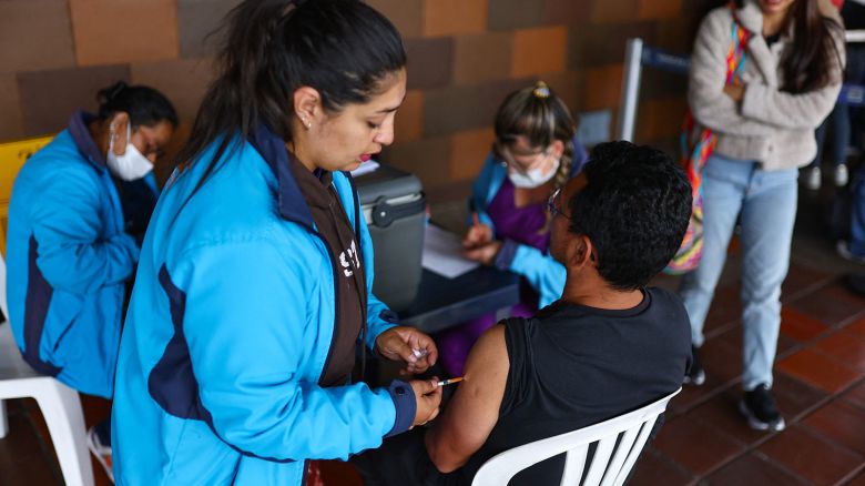 A man is vaccinated during a campaign of vaccination against yellow fever at the transport terminal, after the Colombian government declared a health emergency due to the increase in infections, in Bogota, Colombia April 17, 2025. REUTERS/Luisa Gonzalez