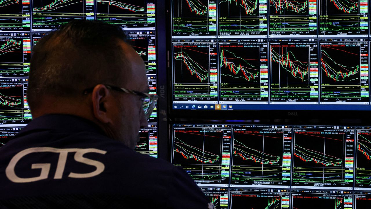 A trader works on the floor at the New York Stock Exchange (NYSE) in New York City, U.S., April 21, 2025.  REUTERS/Brendan McDermid     