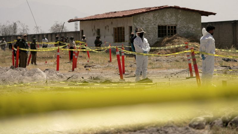 Двама мексикански активисти които публикуваха зловещ лагер за унищожаване свързан