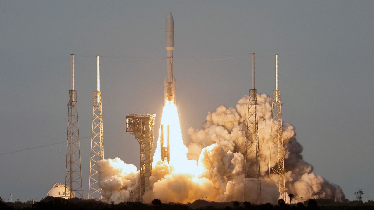 A United Launch Alliance Atlas V rocket lifts off carrying Amazon's Project Kuiper internet network satellites from the Cape Canaveral Space Force Station in Cape Canaveral, Florida, U.S., April 28, 2025. REUTERS/Joe Skipper