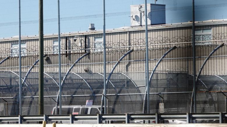 Delaney Hall, un centro federal de detención de inmigrantes con 1.000 camas, está gestionado por la empresa privada de prisiones GEO Group en Newark, Nueva Jersey.