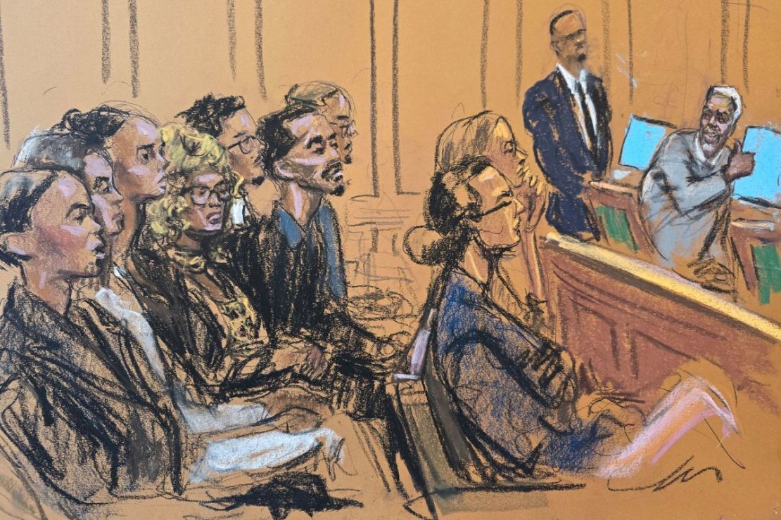 Sean "Diddy" Combs reacciona ante sus familiares sentados entre el público en su juicio por tráfico sexual en la ciudad de Nueva York el lunes en este sketch judicial.