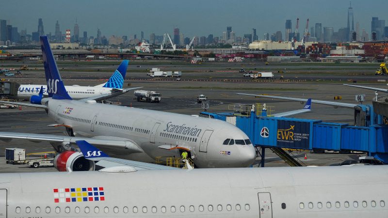 https://media.cnn.com/api/v1/images/stellar/prod/2025-05-14t112259z-172656312-rc2kgeawymbr-rtrmadp-3-usa-aviation-newark-faa.jpg?c=16x9&q=w_800,c_fill