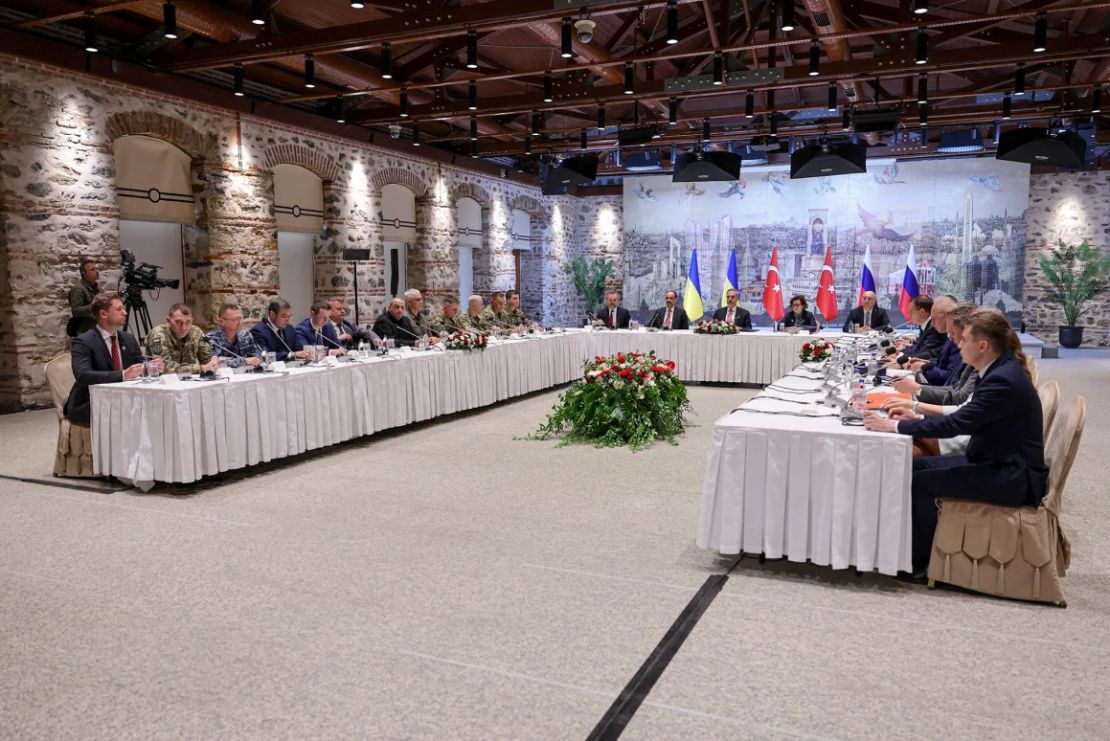 El ministro de Asuntos Exteriores de Turquía, Hakan Fidan, presidió la reunión del viernes entre los equipos de Rusia y Ucrania.