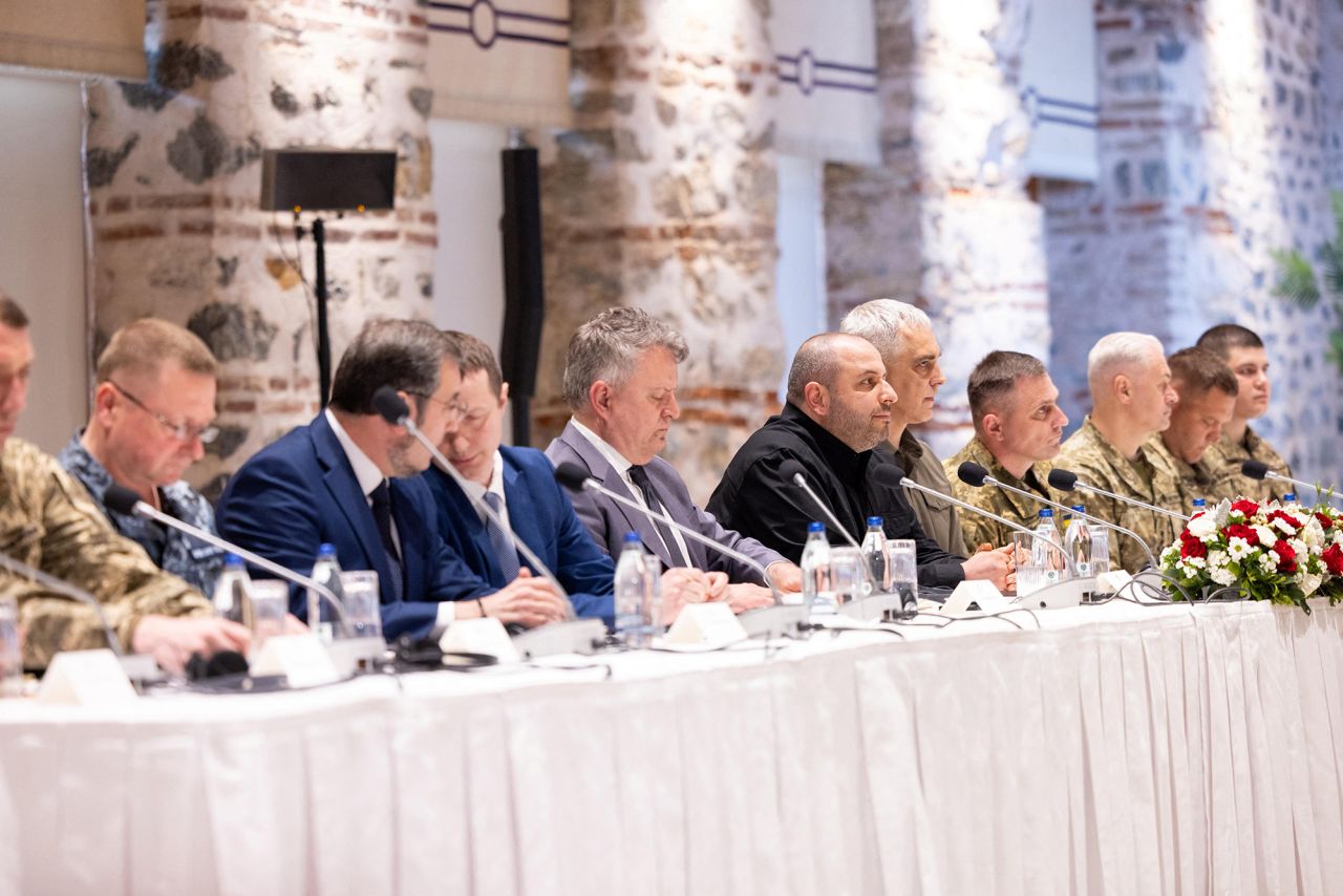 Ukrayna Savunma Bakanı Rustem Umerov başkanlığındaki Ukrayna heyeti, Cuma günü İstanbul'da Rus heyetiyle bir araya geldi.