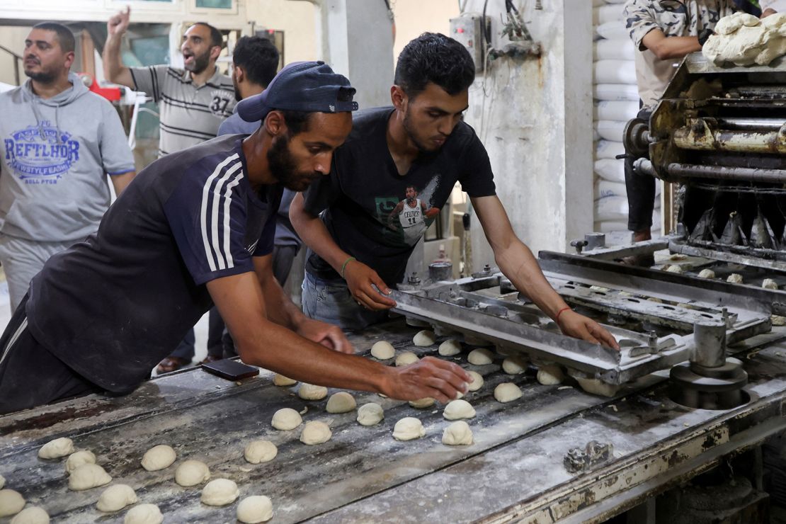 Palestinian workers prepare bread in a bakery that returned to operation after being closed due to a flour shortage, in Deir Al-Balah, in the central Gaza Strip, May 22, 2025.