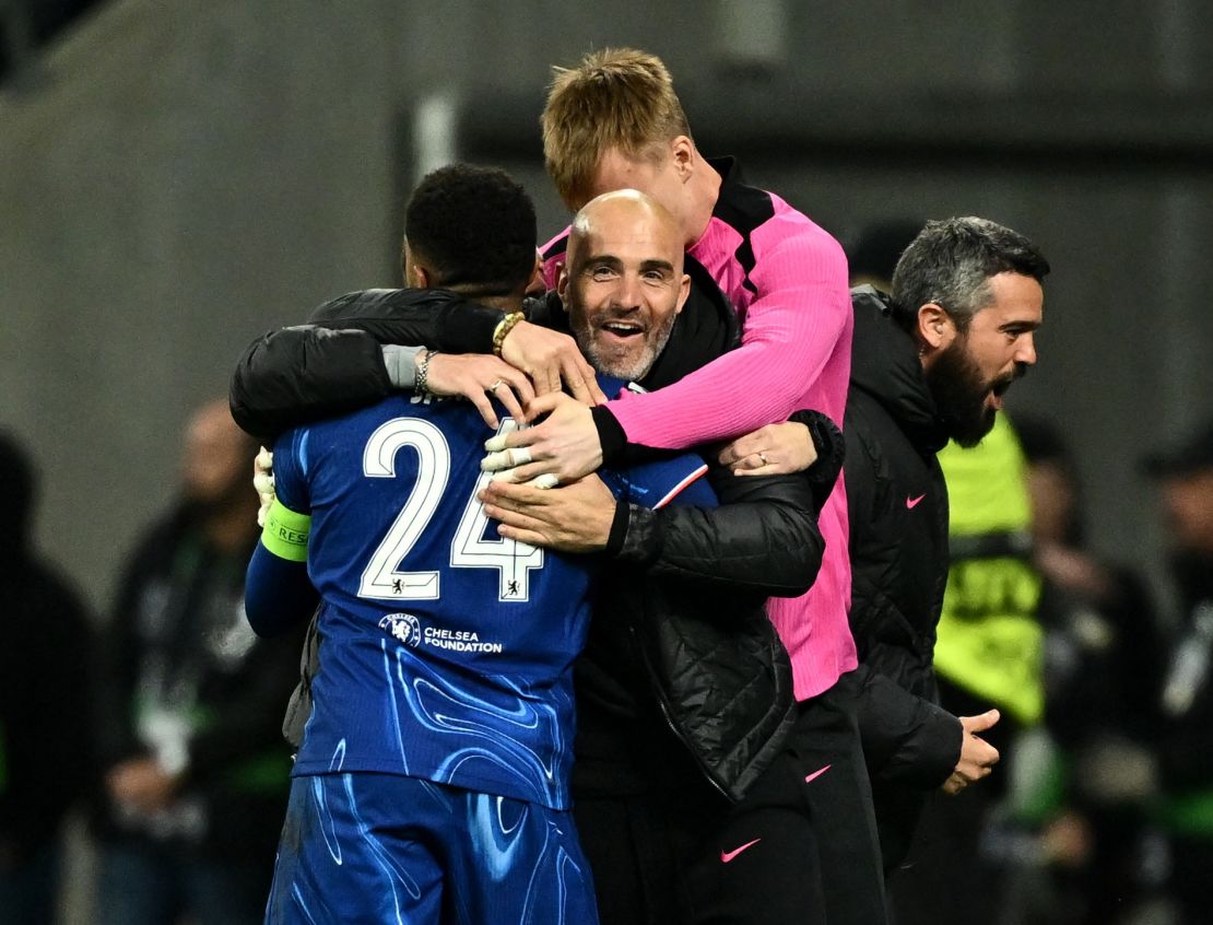 Chelsea manager Enzo Maresca and Reece James celebrate.