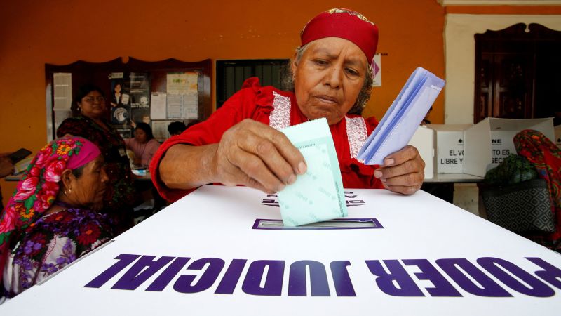 Решената партия на Мексико Морена ще получи контрол над Върховния